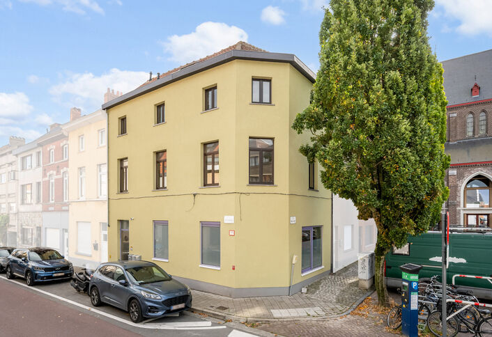 Doornakkerstraat 37, 37A, 39 in Gent